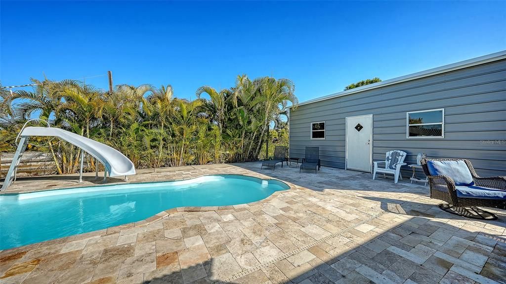 Active With Contract: $325,000 (2 beds, 1 baths, 908 Square Feet)