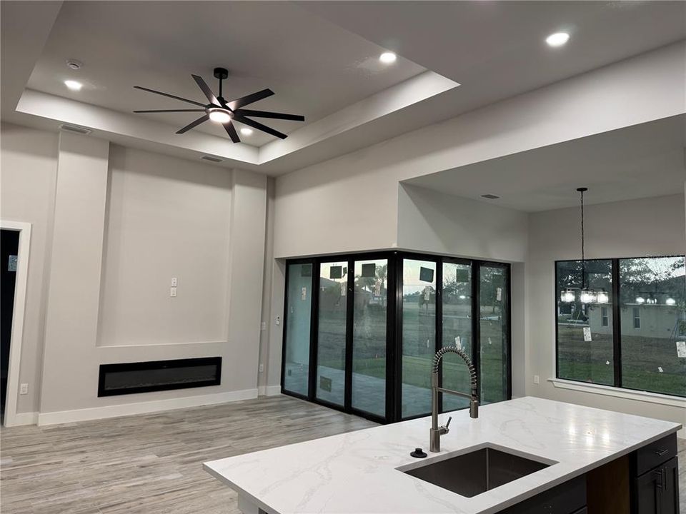 Activo con contrato: $379,900 (3 camas, 2 baños, 1715 Pies cuadrados)