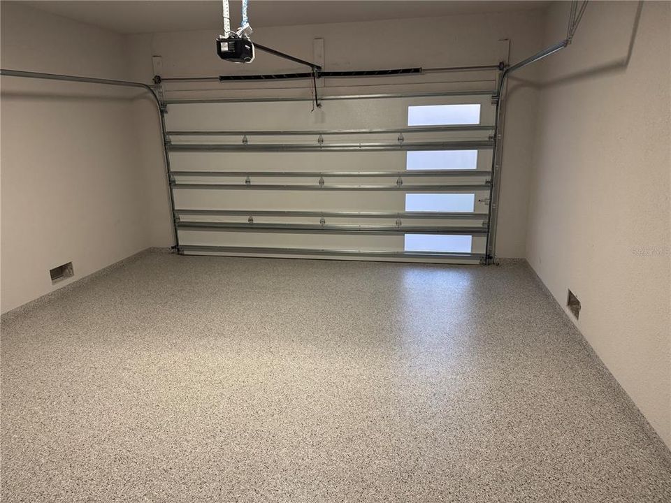 Activo con contrato: $379,900 (3 camas, 2 baños, 1715 Pies cuadrados)