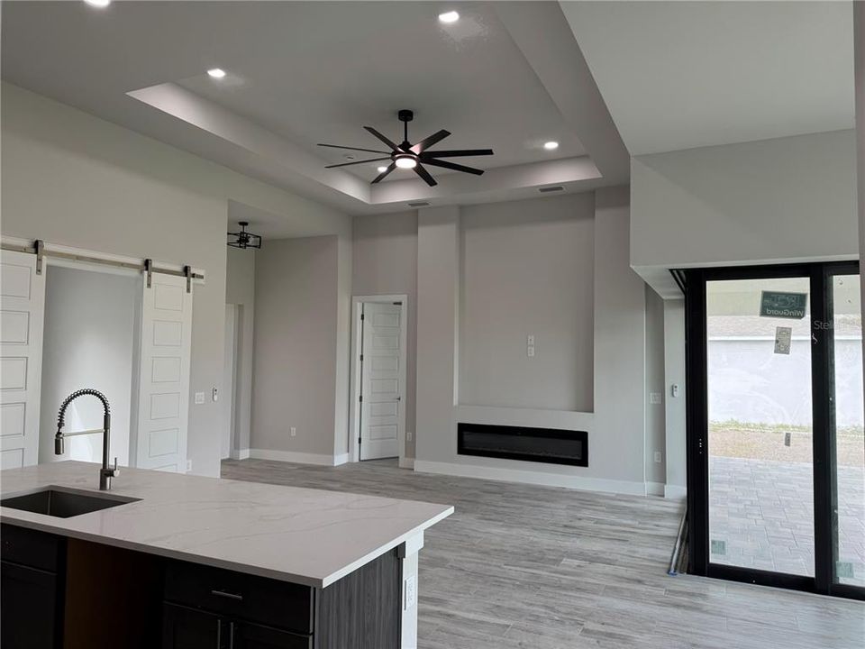 Activo con contrato: $379,900 (3 camas, 2 baños, 1715 Pies cuadrados)