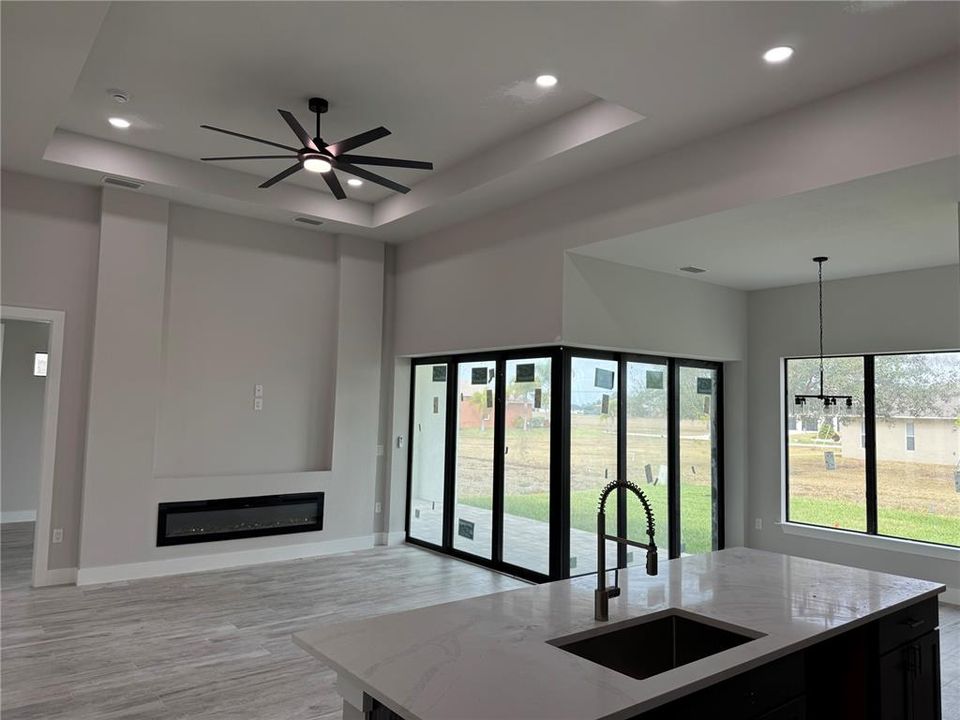 Activo con contrato: $379,900 (3 camas, 2 baños, 1715 Pies cuadrados)