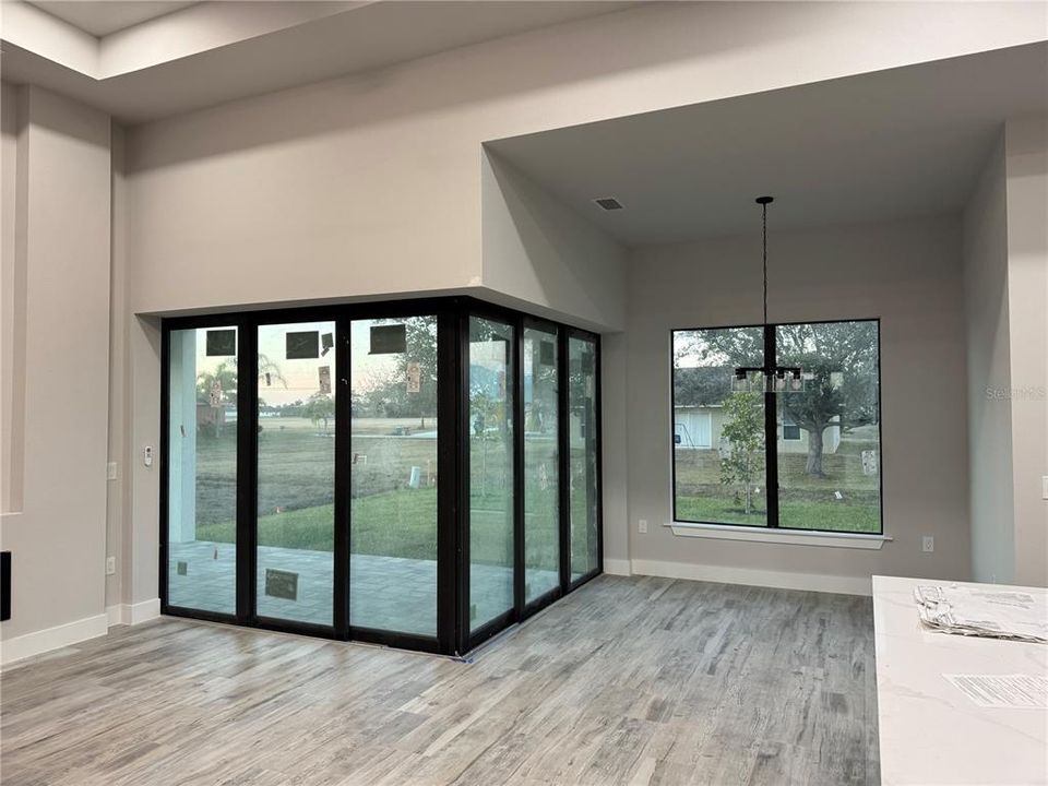 Activo con contrato: $379,900 (3 camas, 2 baños, 1715 Pies cuadrados)