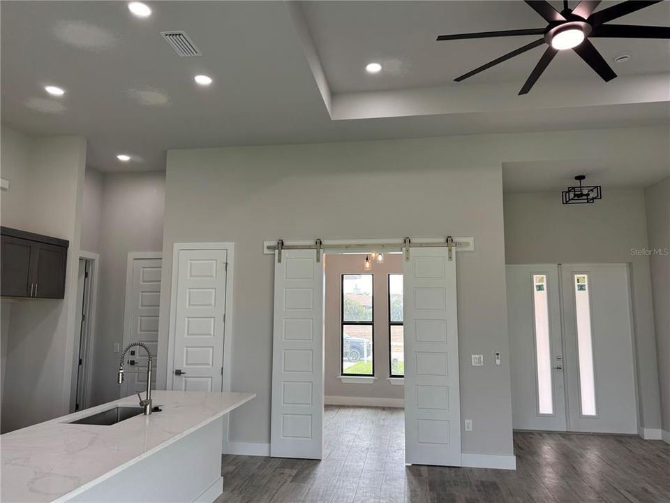 Activo con contrato: $379,900 (3 camas, 2 baños, 1715 Pies cuadrados)