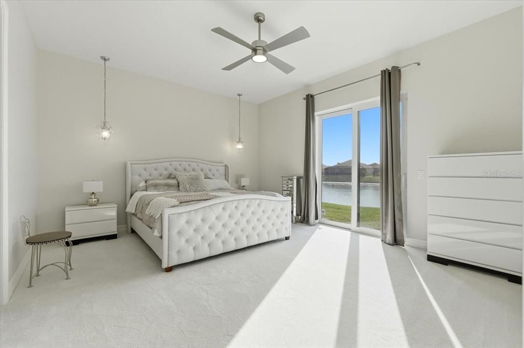 Activo con contrato: $439,000 (3 camas, 2 baños, 2045 Pies cuadrados)