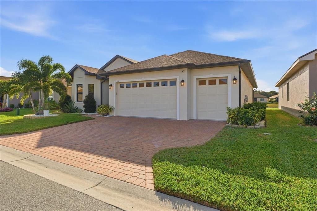 Activo con contrato: $439,000 (3 camas, 2 baños, 2045 Pies cuadrados)