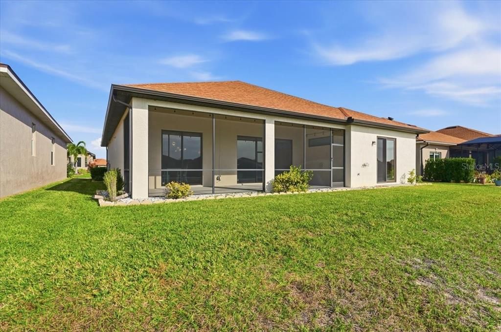 Activo con contrato: $439,000 (3 camas, 2 baños, 2045 Pies cuadrados)