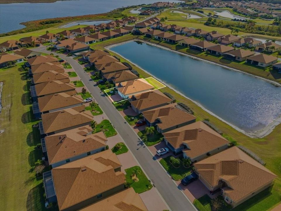 Activo con contrato: $439,000 (3 camas, 2 baños, 2045 Pies cuadrados)