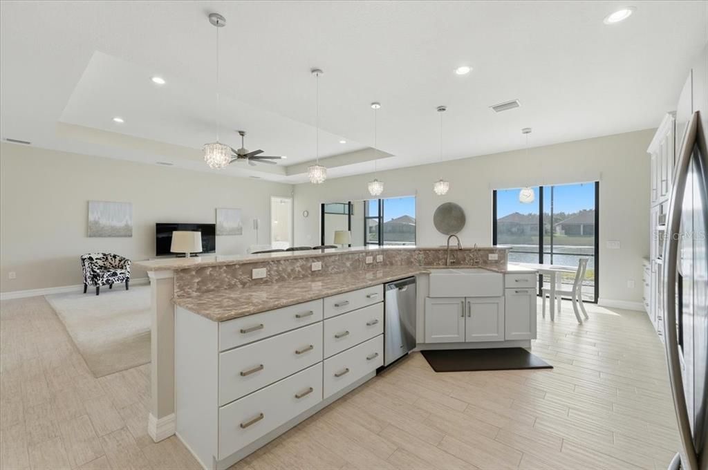 Activo con contrato: $439,000 (3 camas, 2 baños, 2045 Pies cuadrados)
