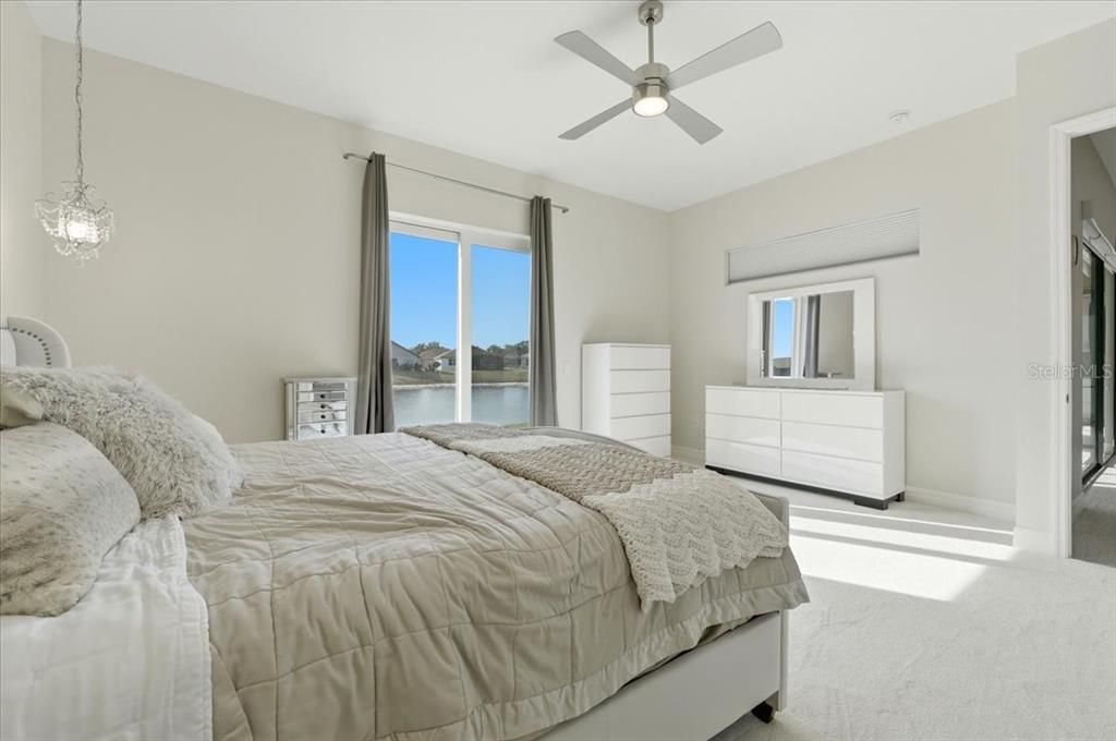 Activo con contrato: $439,000 (3 camas, 2 baños, 2045 Pies cuadrados)