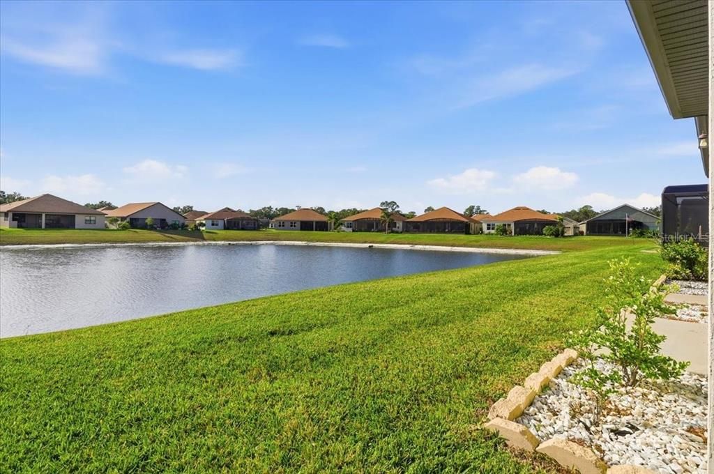 Activo con contrato: $439,000 (3 camas, 2 baños, 2045 Pies cuadrados)