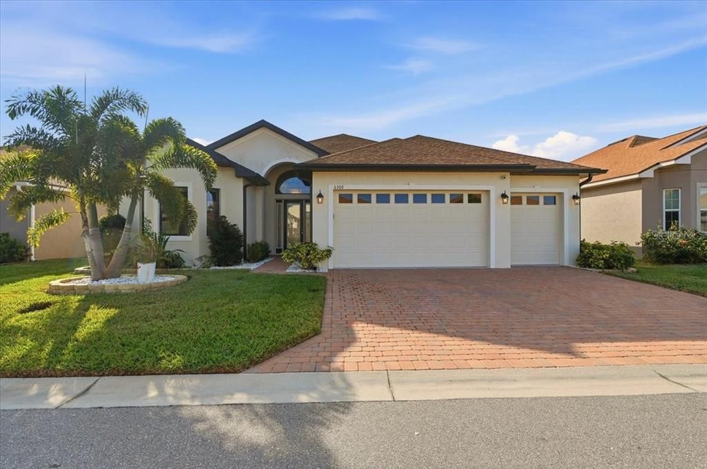 Activo con contrato: $439,000 (3 camas, 2 baños, 2045 Pies cuadrados)