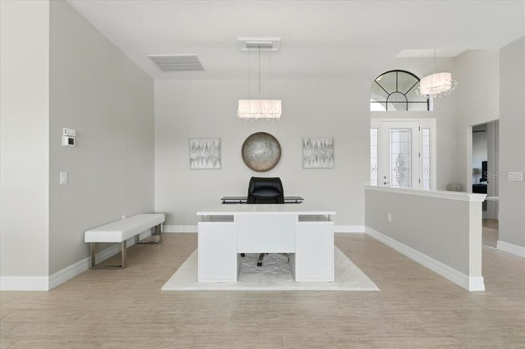 Activo con contrato: $439,000 (3 camas, 2 baños, 2045 Pies cuadrados)