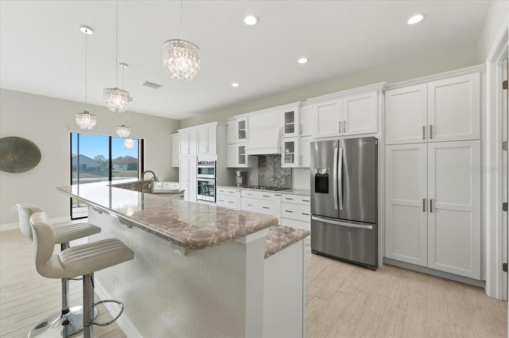 Activo con contrato: $439,000 (3 camas, 2 baños, 2045 Pies cuadrados)