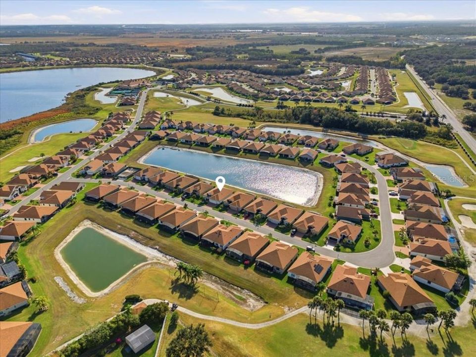 Activo con contrato: $439,000 (3 camas, 2 baños, 2045 Pies cuadrados)
