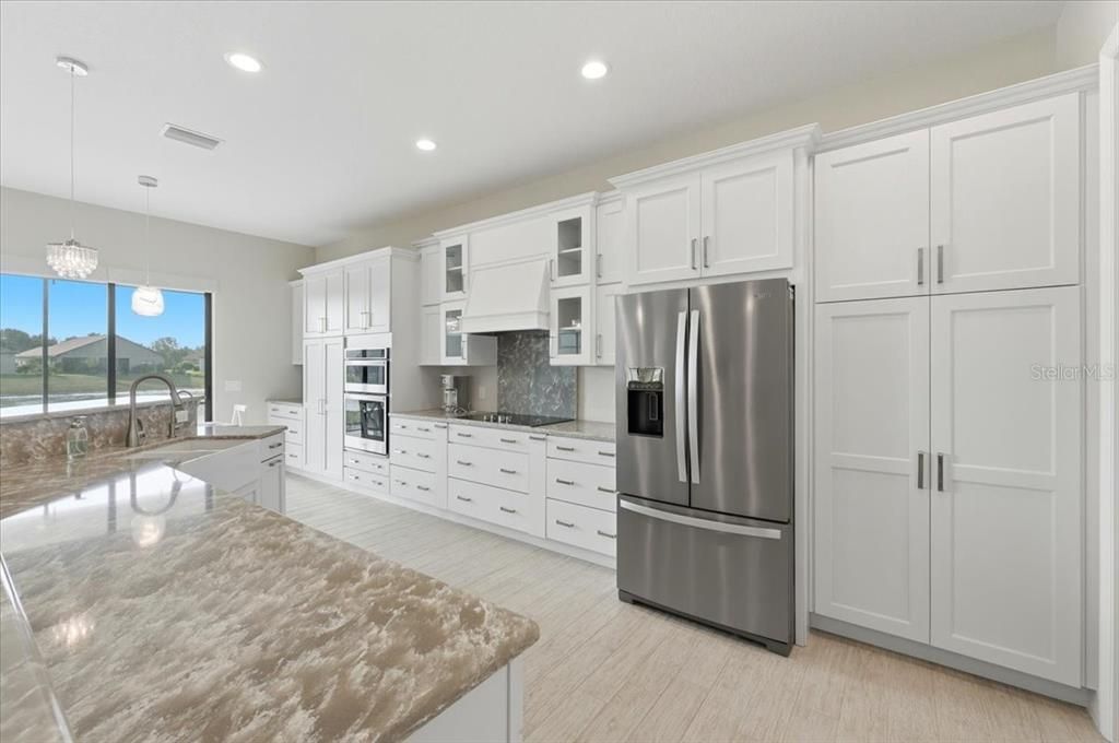 Activo con contrato: $439,000 (3 camas, 2 baños, 2045 Pies cuadrados)