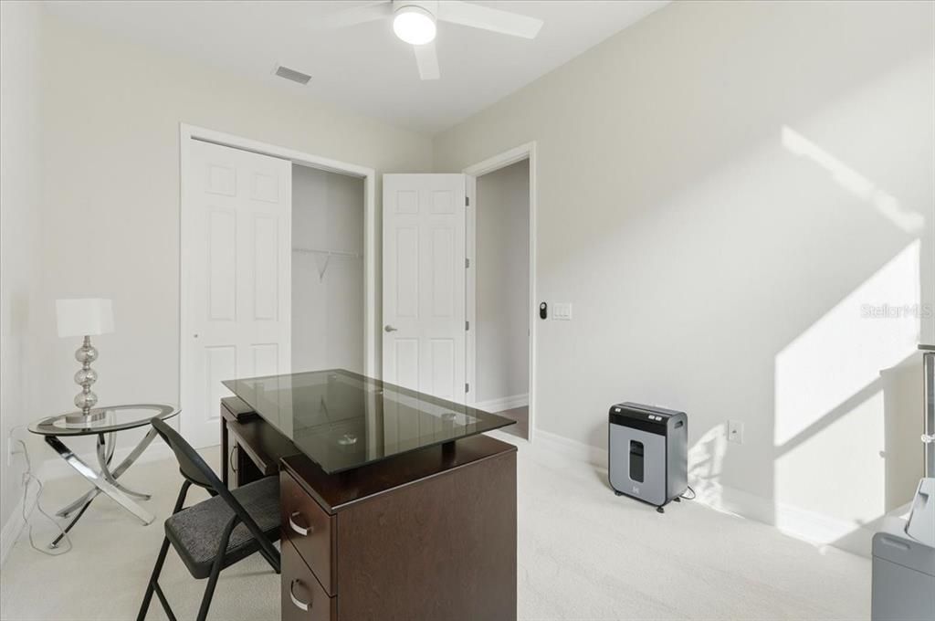Activo con contrato: $439,000 (3 camas, 2 baños, 2045 Pies cuadrados)