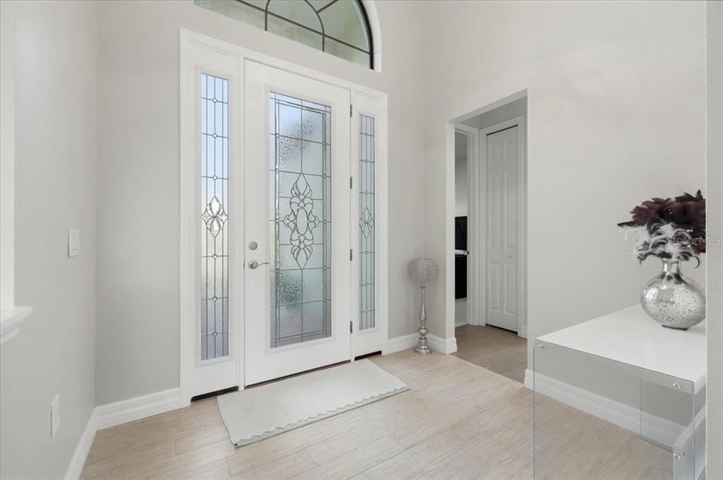 Activo con contrato: $439,000 (3 camas, 2 baños, 2045 Pies cuadrados)