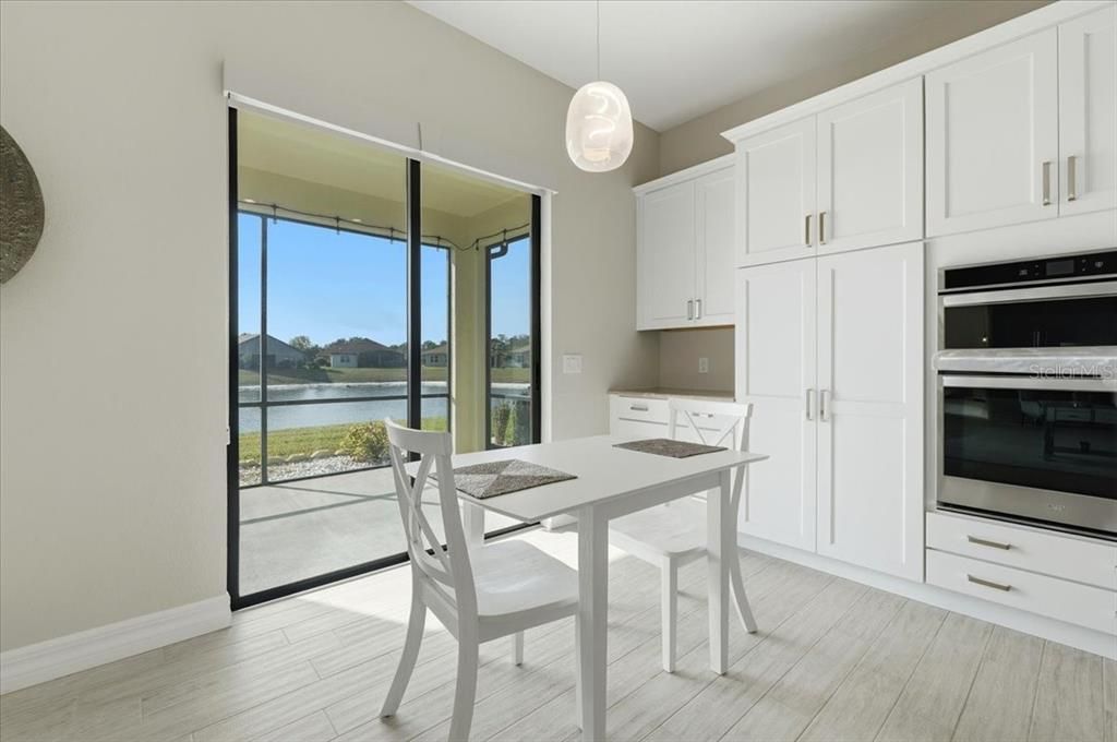 Activo con contrato: $439,000 (3 camas, 2 baños, 2045 Pies cuadrados)