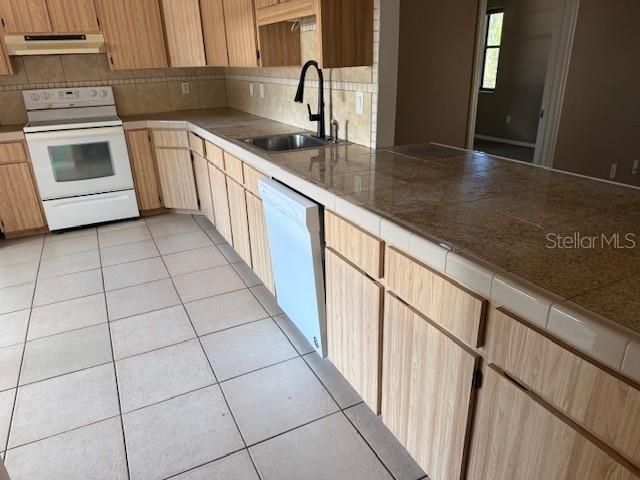Activo con contrato: $169,500 (3 camas, 2 baños, 1333 Pies cuadrados)