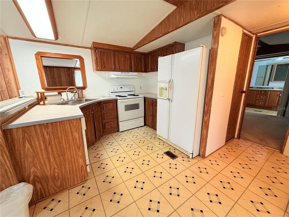 For Sale: $140,000 (3 beds, 2 baths, 784 Square Feet)