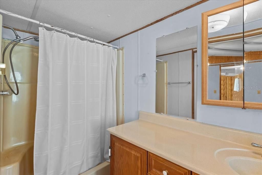 For Sale: $140,000 (3 beds, 2 baths, 784 Square Feet)