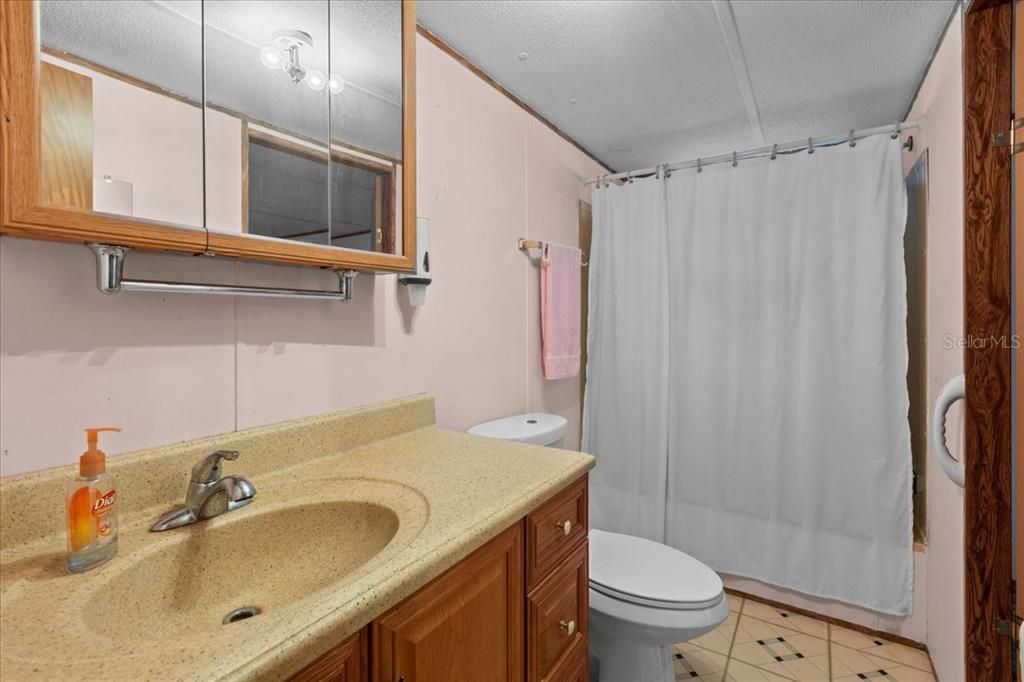 For Sale: $140,000 (3 beds, 2 baths, 784 Square Feet)