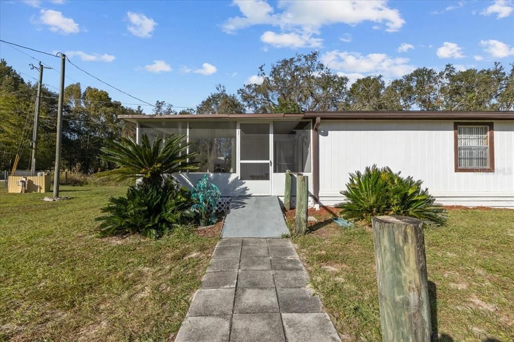 For Sale: $140,000 (3 beds, 2 baths, 784 Square Feet)