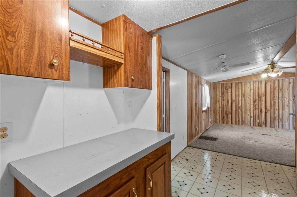 For Sale: $140,000 (3 beds, 2 baths, 784 Square Feet)