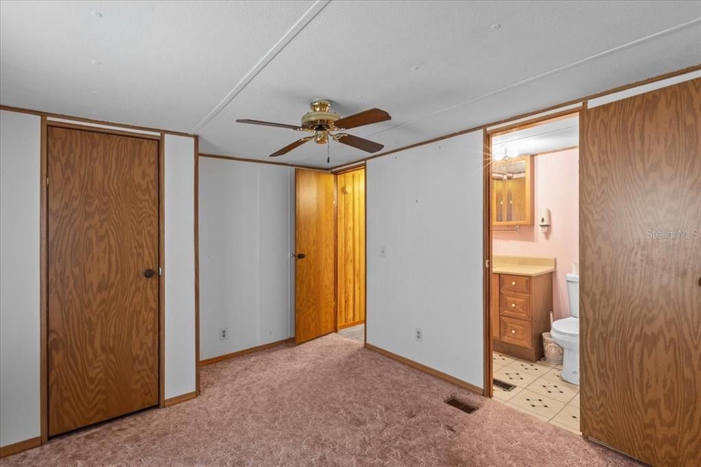 For Sale: $140,000 (3 beds, 2 baths, 784 Square Feet)