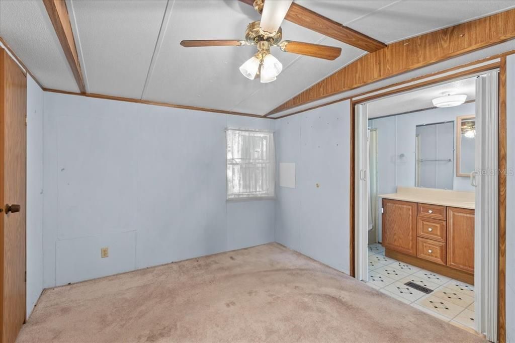 For Sale: $140,000 (3 beds, 2 baths, 784 Square Feet)