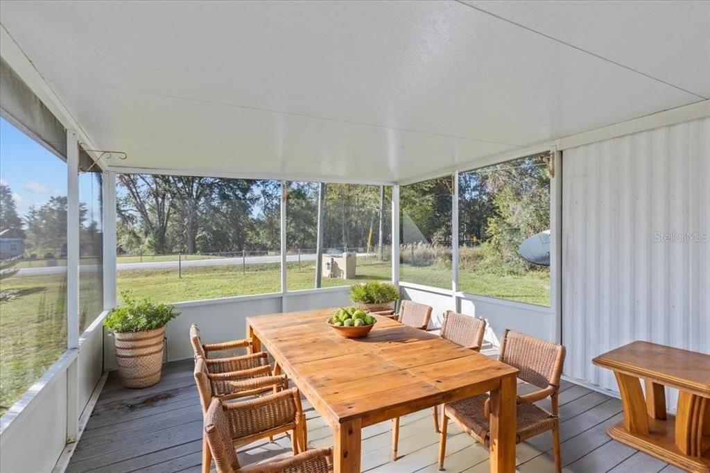 For Sale: $140,000 (3 beds, 2 baths, 784 Square Feet)