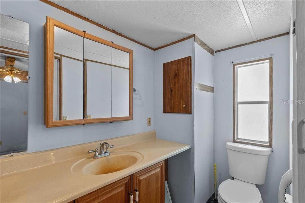 For Sale: $140,000 (3 beds, 2 baths, 784 Square Feet)