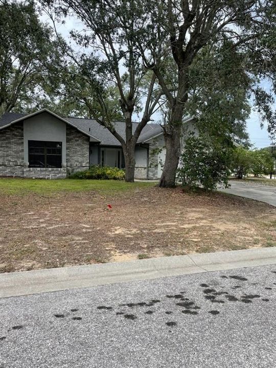 Active With Contract: $1,775 (3 beds, 2 baths, 1492 Square Feet)