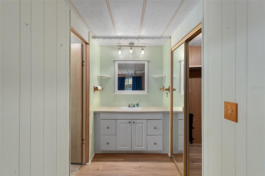 For Sale: $139,900 (2 beds, 2 baths, 1152 Square Feet)