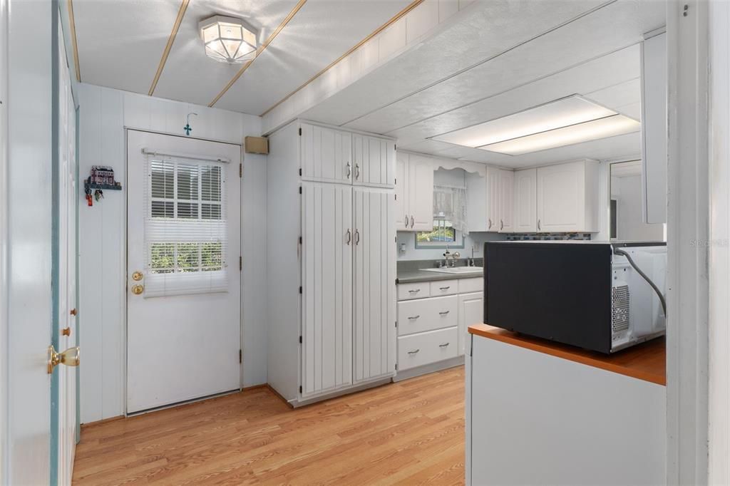 For Sale: $139,900 (2 beds, 2 baths, 1152 Square Feet)