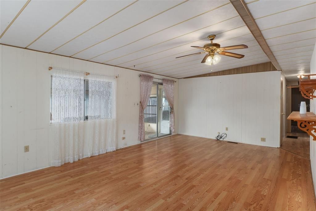 For Sale: $139,900 (2 beds, 2 baths, 1152 Square Feet)