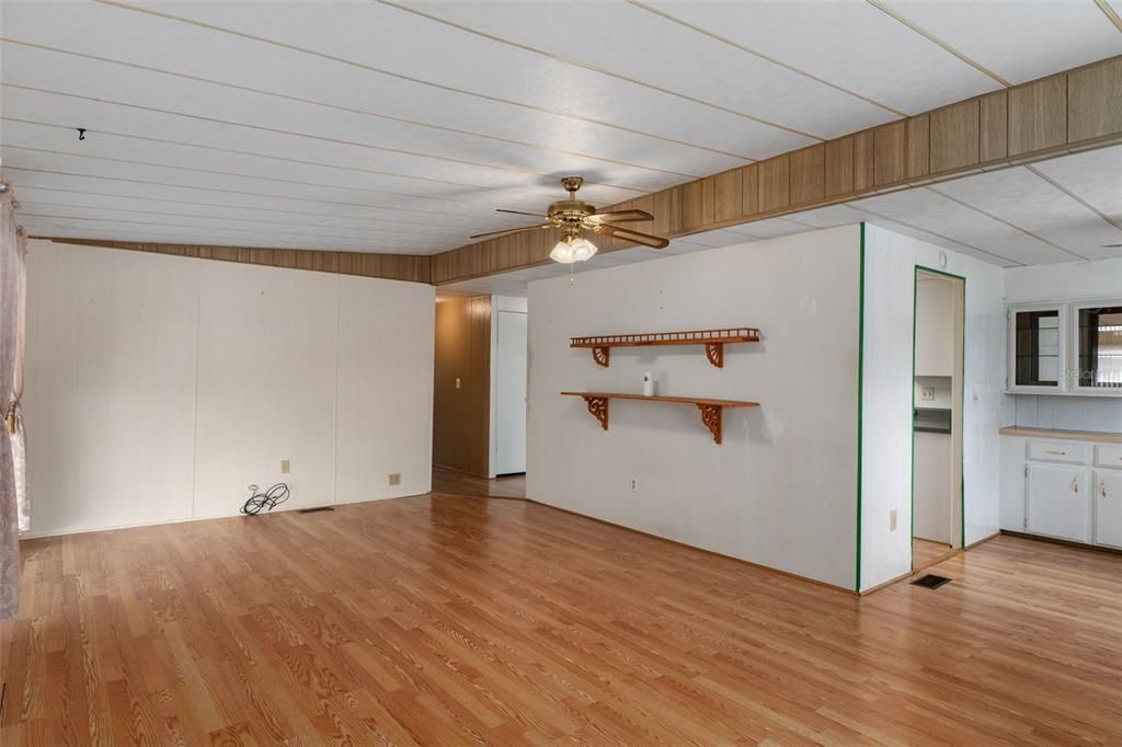 For Sale: $139,900 (2 beds, 2 baths, 1152 Square Feet)