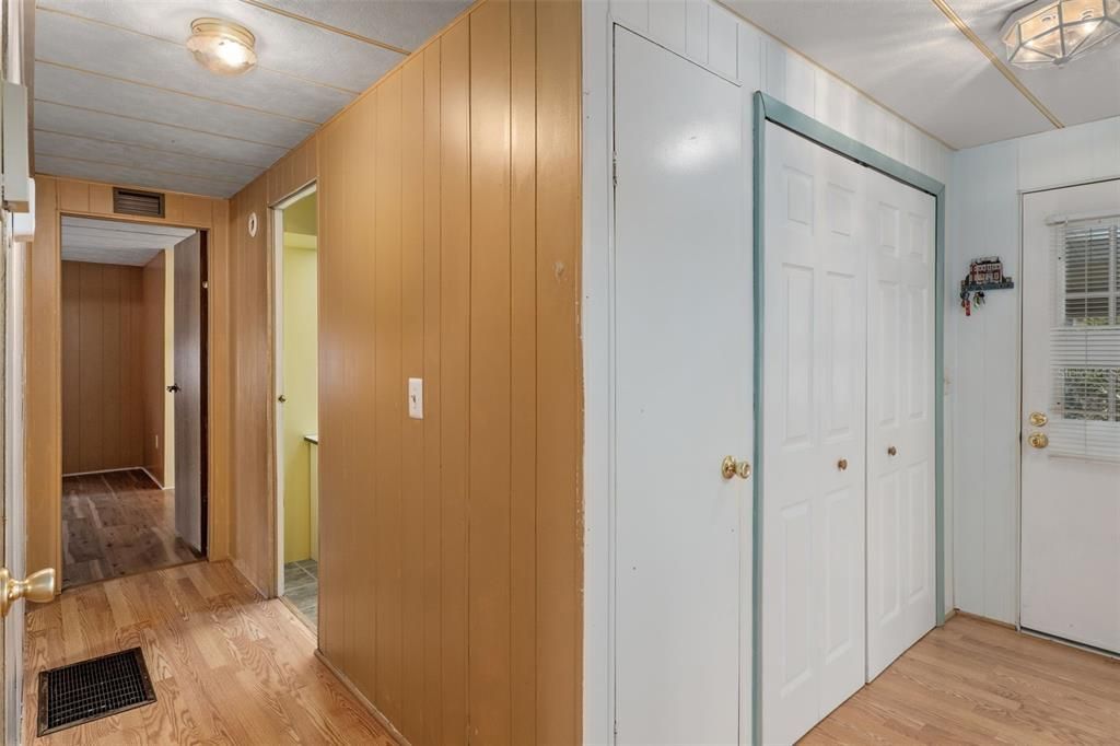For Sale: $139,900 (2 beds, 2 baths, 1152 Square Feet)