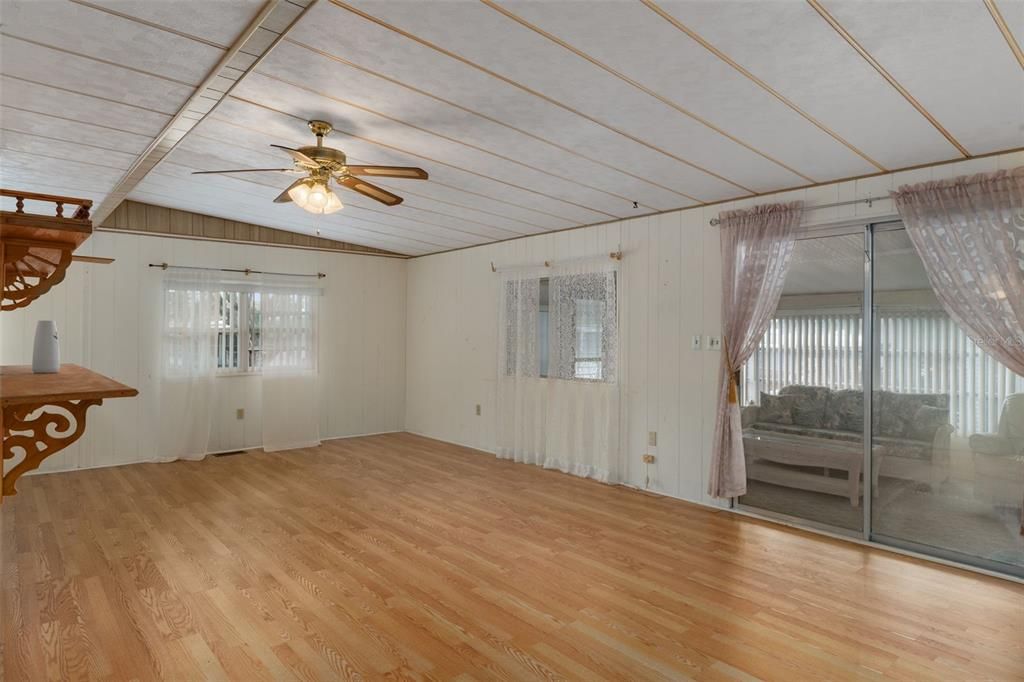 For Sale: $139,900 (2 beds, 2 baths, 1152 Square Feet)