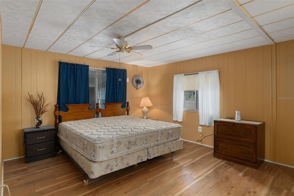 For Sale: $139,900 (2 beds, 2 baths, 1152 Square Feet)