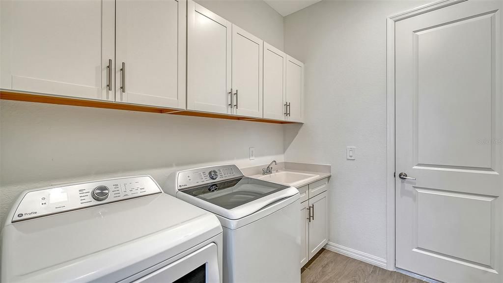 For Rent: $11,500 (3 beds, 3 baths, 2799 Square Feet)