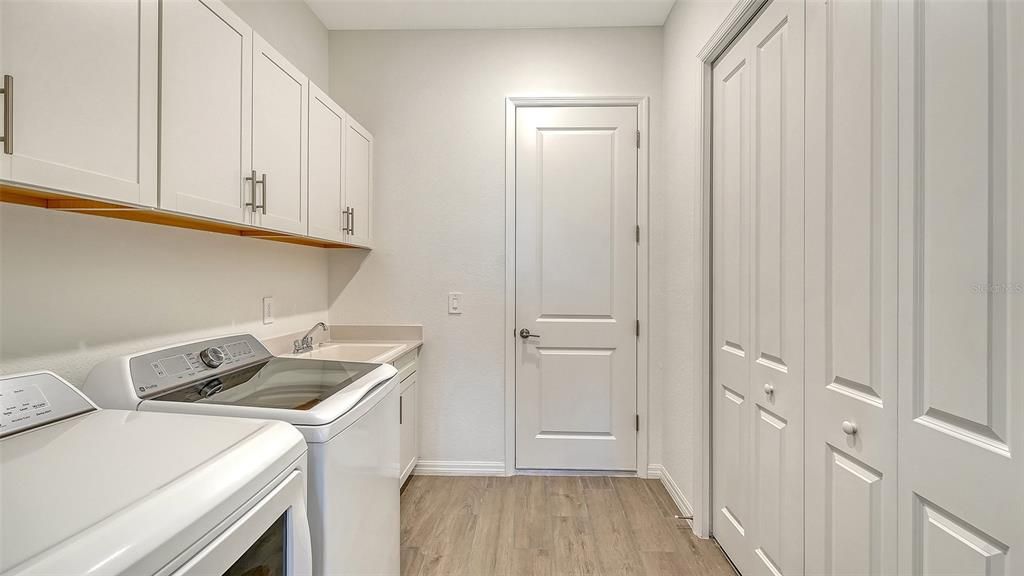 For Rent: $11,500 (3 beds, 3 baths, 2799 Square Feet)
