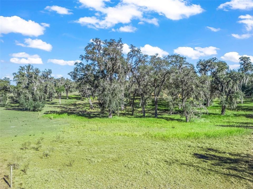 待售: $1,600,000 (20.60 acres)