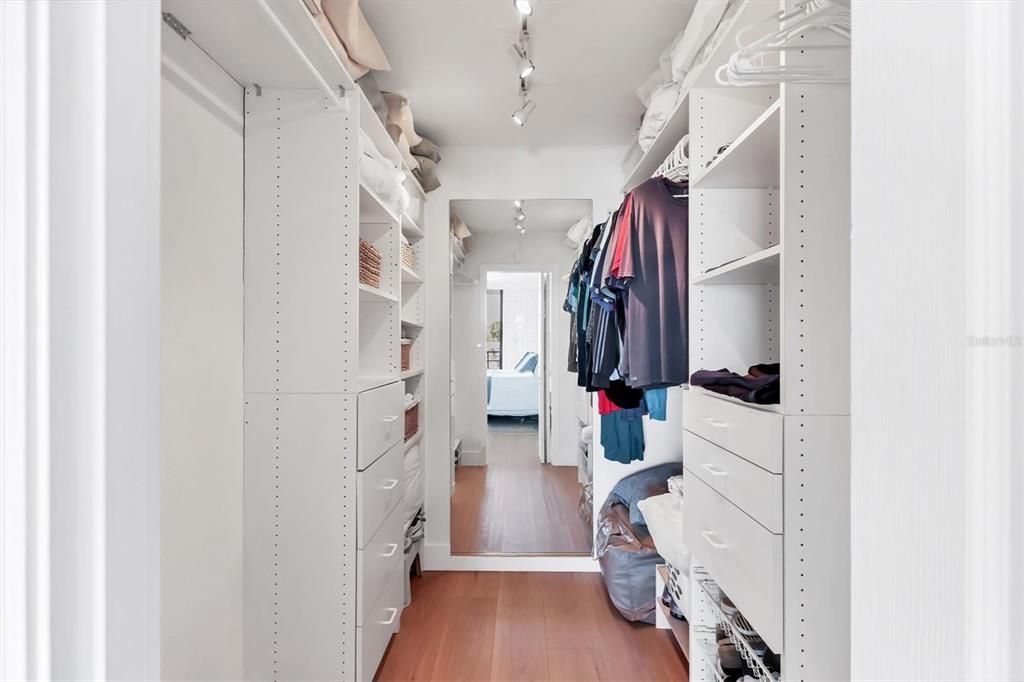 Active With Contract: $1,090,000 (2 beds, 2 baths, 1372 Square Feet)