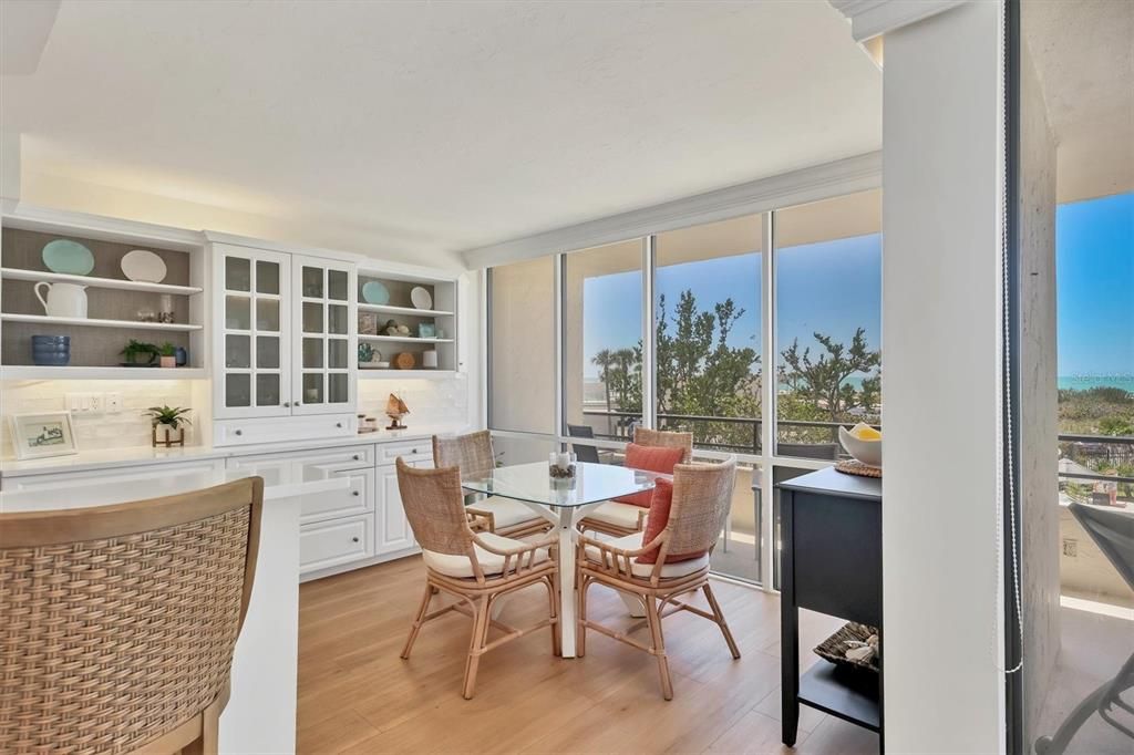Active With Contract: $1,090,000 (2 beds, 2 baths, 1372 Square Feet)
