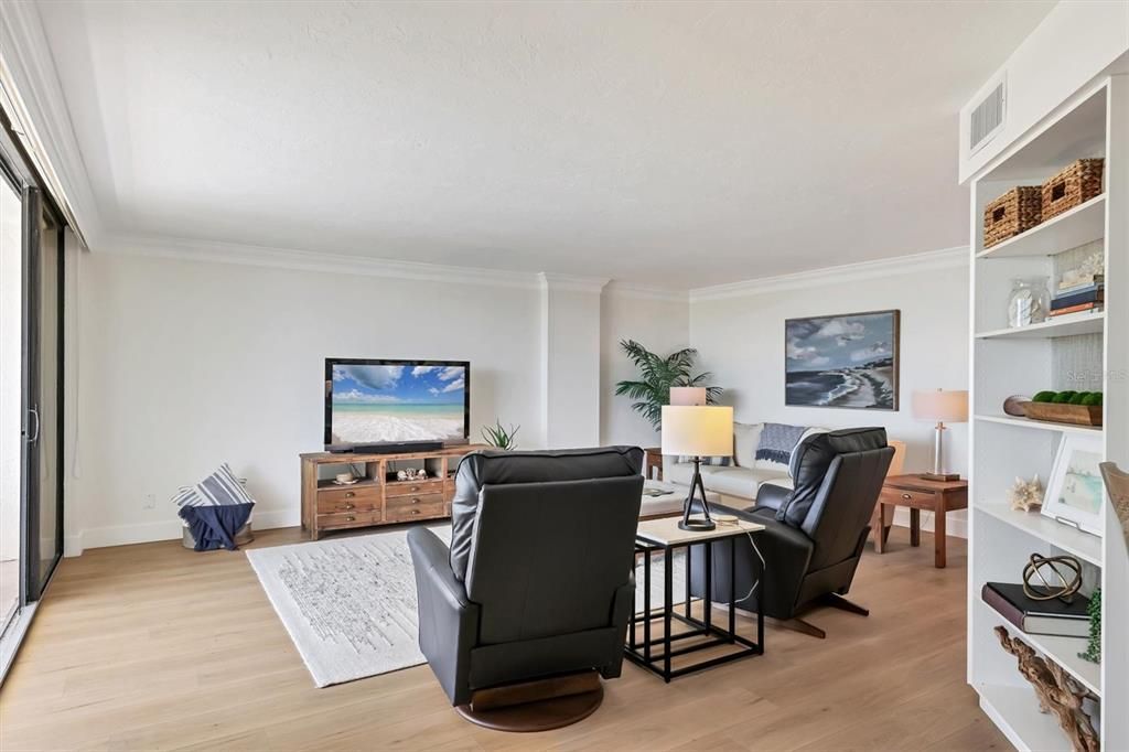 Active With Contract: $1,090,000 (2 beds, 2 baths, 1372 Square Feet)
