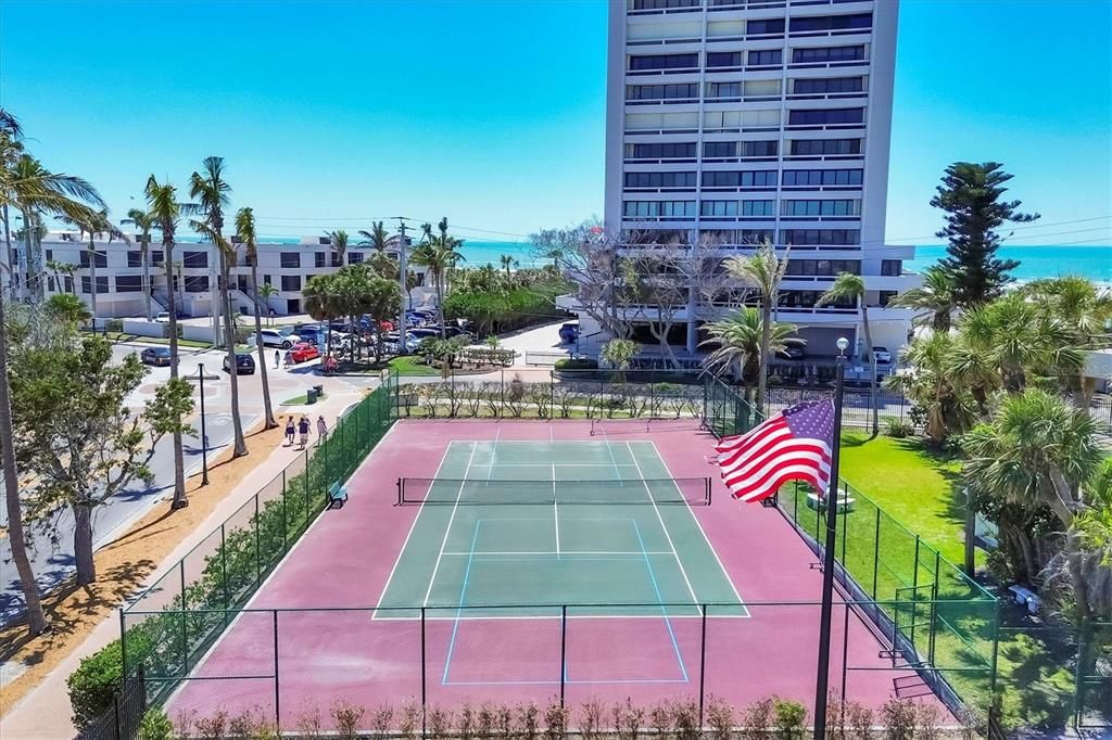Active With Contract: $1,090,000 (2 beds, 2 baths, 1372 Square Feet)