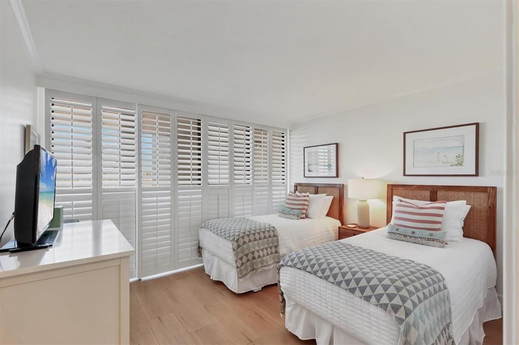 Active With Contract: $1,090,000 (2 beds, 2 baths, 1372 Square Feet)