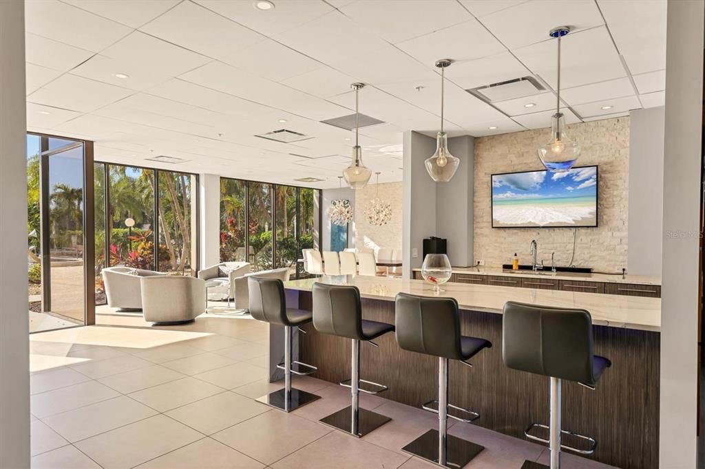 Active With Contract: $1,090,000 (2 beds, 2 baths, 1372 Square Feet)