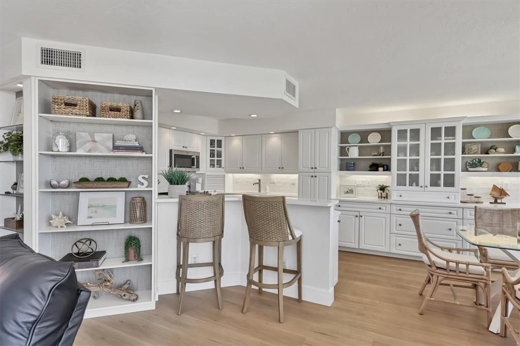 Active With Contract: $1,090,000 (2 beds, 2 baths, 1372 Square Feet)